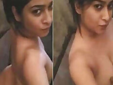 Almas indianas começam XXX show, lavando os genitais para os fãs de chudai